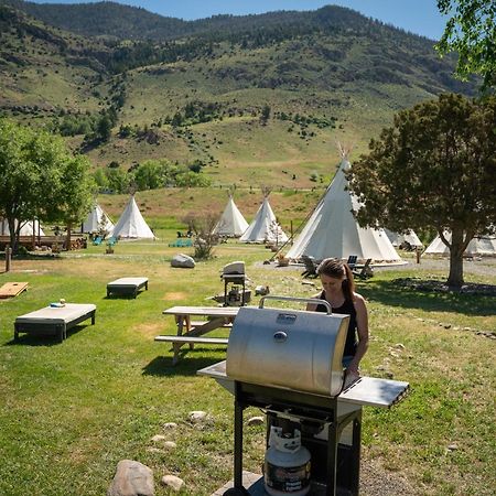 Dreamcatcher Tipi Hotel Gardiner Exterior foto