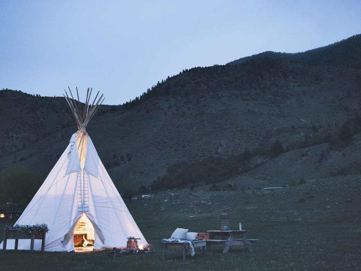 Dreamcatcher Tipi Hotel Gardiner Exterior foto