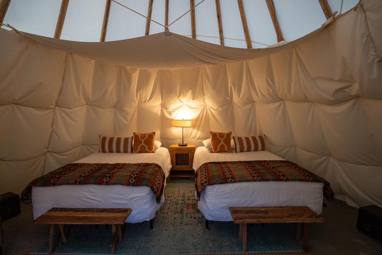 Dreamcatcher Tipi Hotel Gardiner Exterior foto