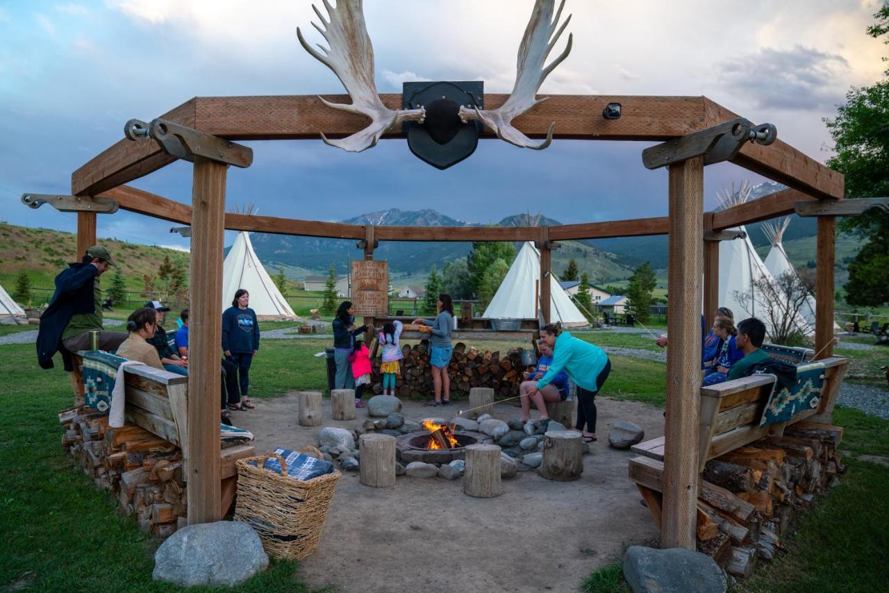 Dreamcatcher Tipi Hotel Gardiner Exterior foto